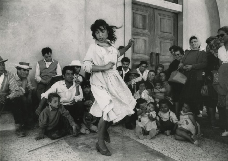 Gitane, Pelerinage aux Saintes-Maries-de-la-Mer (Gypsy girl, Pilgrimage at Saintes-Maries-de-la-Mer), 1960