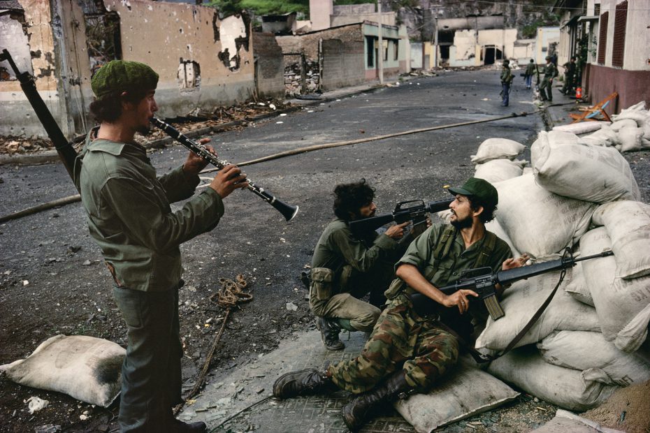 Muchachos await counterattack by the National Guard, Matagalpa, 1978