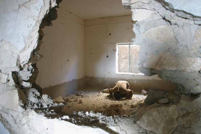 Samantha Appleton<br>Praying in an Al Qaeda Safe House, Ramadi, Iraq, c.2000