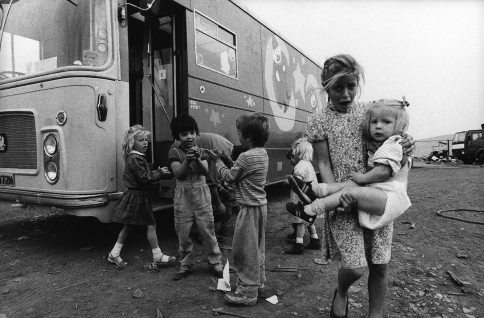 Mark Power<br>Gypsy Children, Sheffield, 1986