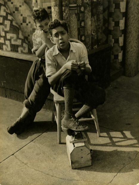 Sid Grossman <br> Harlem, 1939