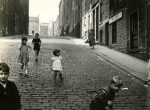Thumbnail image: Roger Mayne <br> Edinburg, 1958