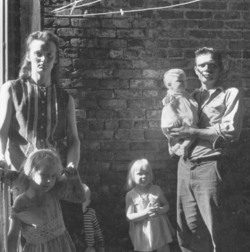 Danny Lyon<br>Mississippi Family, Uptown Chicago, 1965