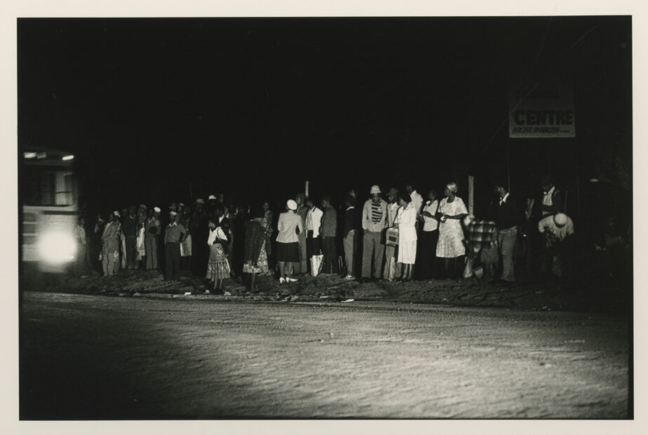 David Goldblatt<br>2:45 AM: The first bus of the day pulls in at Mathysloop on the Boekenhouthoek- Marabasted route from KwaNdebele to Pretoria, 1983